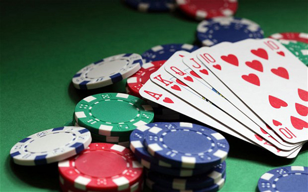 Các vị trí trên bàn Poker và Lợi thế của từng vị trí